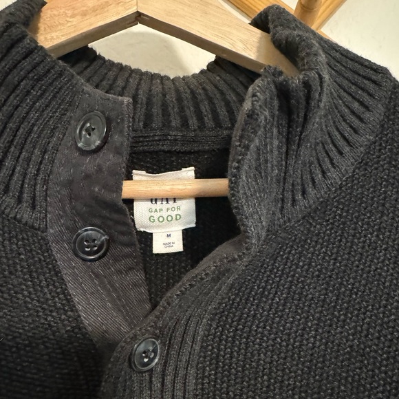 Men’s 100% Cotton Medium Gap Charcoal Sweater - Picture 2 of 4